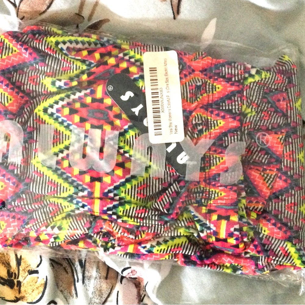 Womens Always Pink and Red Chevron Leggings. New - Picture 13 of 13